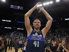 包含清晨达拉斯独行侠备战NBA常规赛，手感冰凉细节曝光，信心回归，资深球员宣示担当的词条