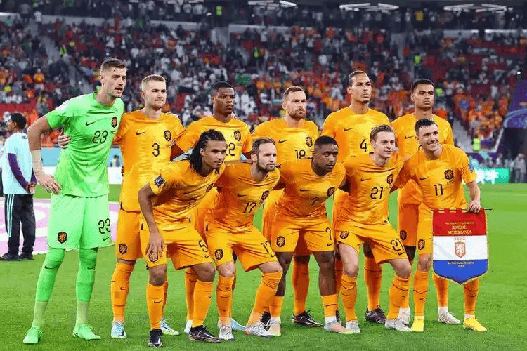 今夜拉齐奥备战荷甲；绝杀压哨细节曝光；赛场秩序良好；阵容厚度经受考验的简单介绍-竞技宝体育网站